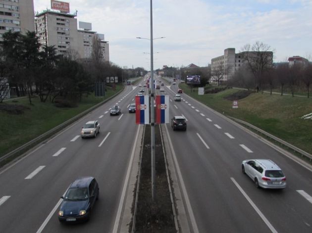 Autoput kroz Beograd i zvanično motoput - Maksimalno ograničenje brzine 100 kilometara na sat