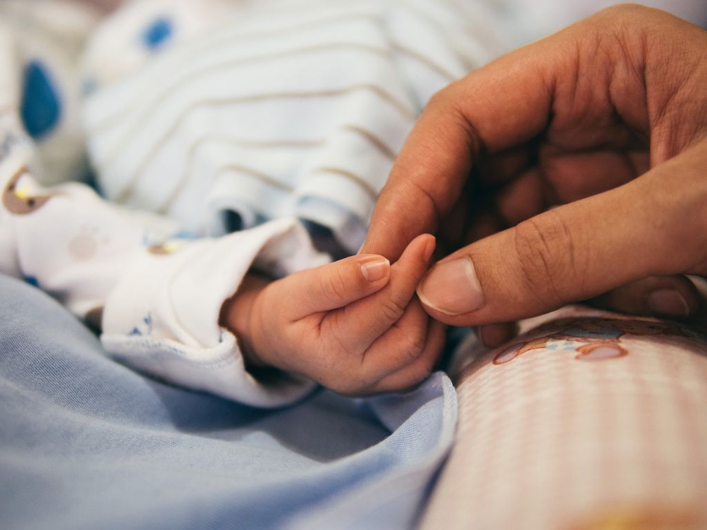 Od januara roditeljski dodatak za prvo dete 371.614 dinara