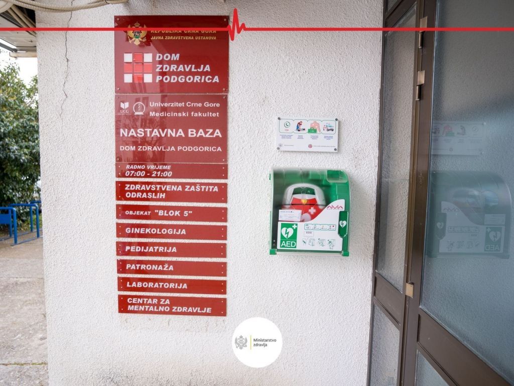 Crna Gora dobila aparate za oživljavanje na javnim površinama - Uređaj daje glasovne instrukcije za spašavanje života