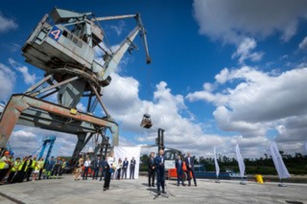 DP World otvorio novi vertikalni kej u Luci Novi Sad