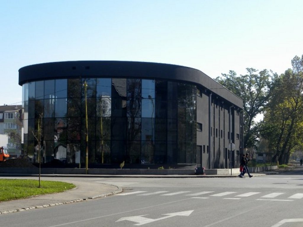 "Euro DamJas" u Lukavcu otvorio poslovni objekat od 2 mil KM - Na površini od 2.000 m2 svi proizvodi auto industrije