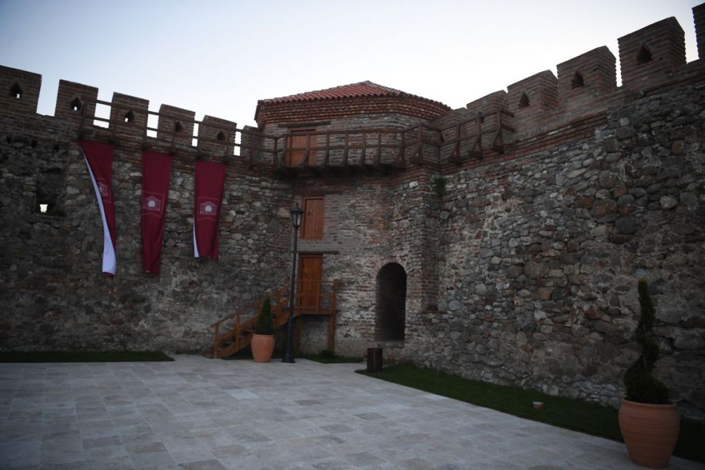 Feierliche Eröffnung der restaurierten Festung Fetislam