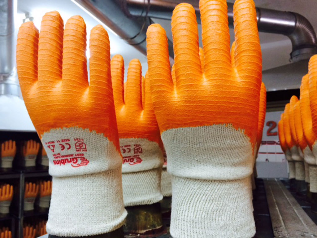 Za siguran rad od bašte do ciglane - "Grubins" iz Stare Pazove godišnje proizvede milion pari zaštitnih rukavica, u planu izvoz na nova tržišta
