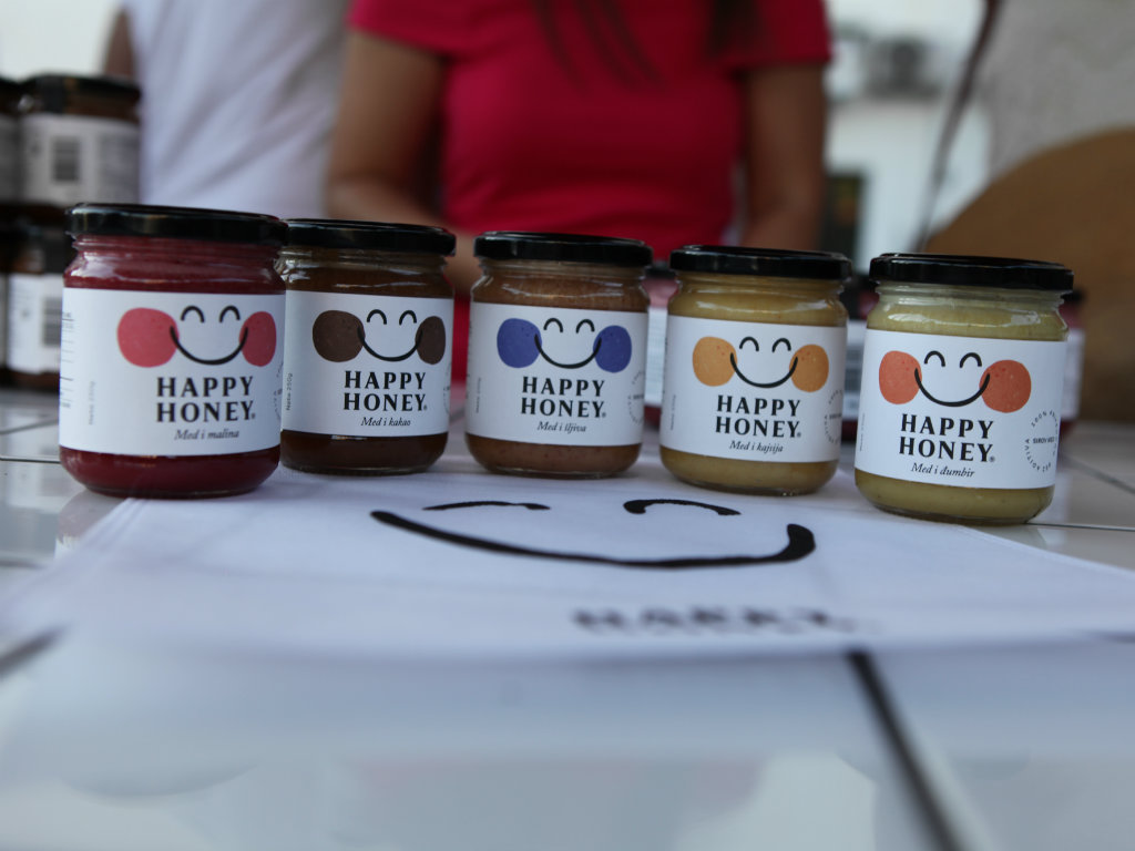U Novoj iskri postavljena prva urbana košnica u Beogradu - Promovisan startap Happy Honey