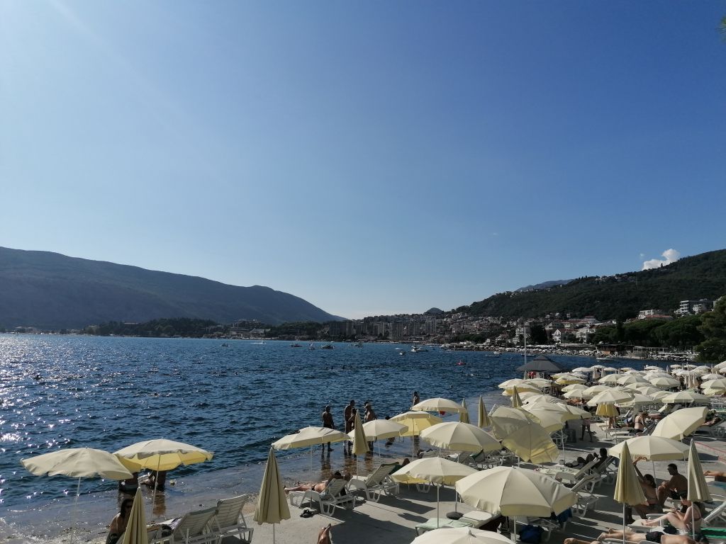 Zakupci plaža iz Herceg Novog nezadovoljni predloženim tenderskim promjenama - Crna Gora će se olako odreći zdravog i kvalitetnog turističkog kadra