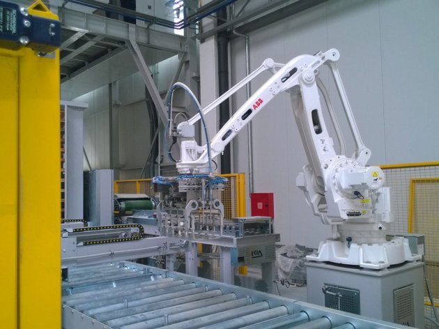 Schnellster Roboter für Palettierung weltweit - Vierachs-Industrieroboter IRB 460 ideal für Integration in bestehende Verpackungslinien