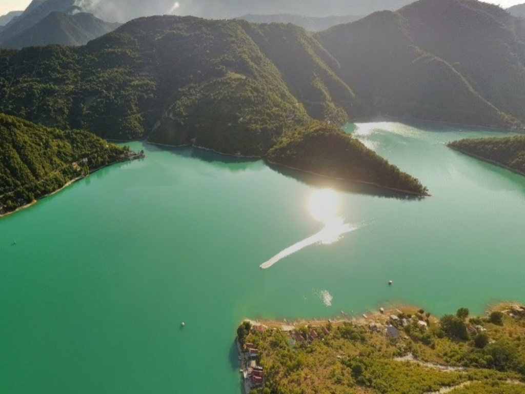 Grupa domaćih stručnjaka će se baviti problemima algi u Jablaničkom i drugim jezerima FBiH
