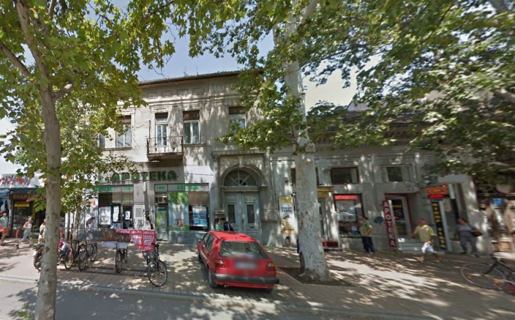 Konačno poznata sudbina godinama ograđenog objekta u novosadskoj Jevrejskoj - Umesto stare jednospratnice nova zgrada