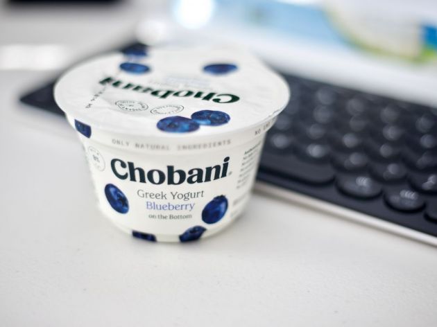 Lizanje poklopca od jogurta je loša navika, evo zašto!