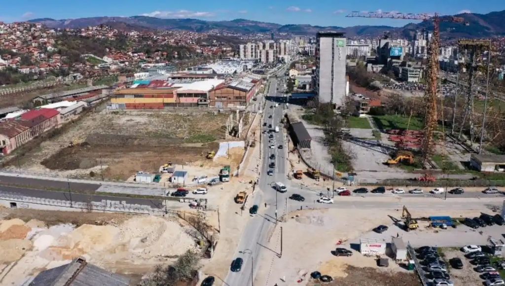 Napreduje izgradnja kružnog toka u Ulici Džemala Bijedića na spoju sa IX transverzalom i Ulicom Ive Andrića