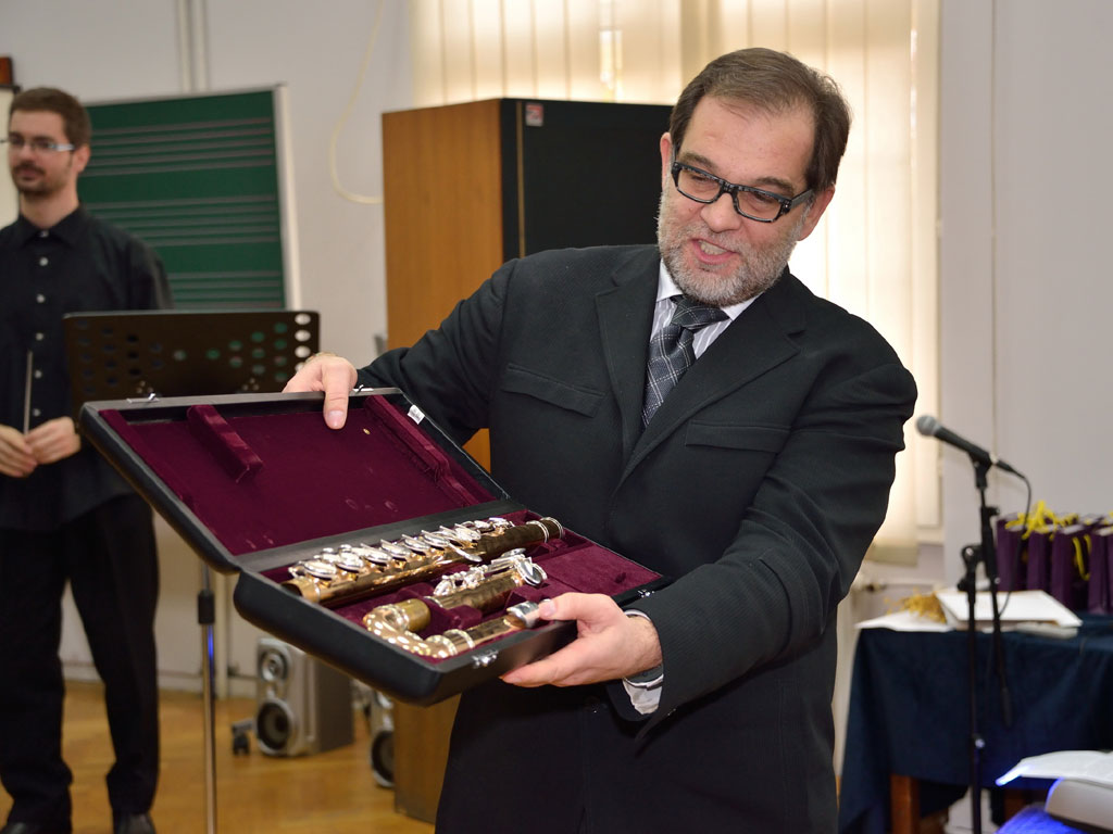 Bend "Zemlja gruva" i Erste Banka donirali bas flautu Fakultetu muzičke umetnosti u Beogradu