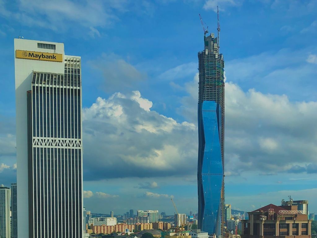 Drugi najviši neboder na svetu para nebo iznad Kuala Lumpura (VIDEO)