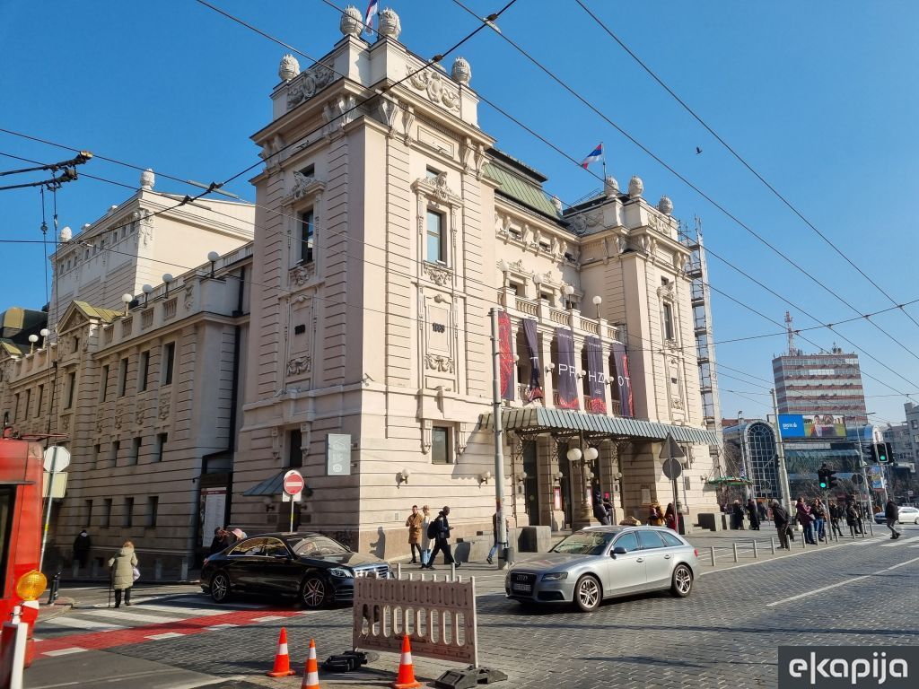 Das Nationaltheater in Belgrad sagte alle Vorstellungen und Aktivitäten in der Zeit vom 3. bis 7. Mai ab