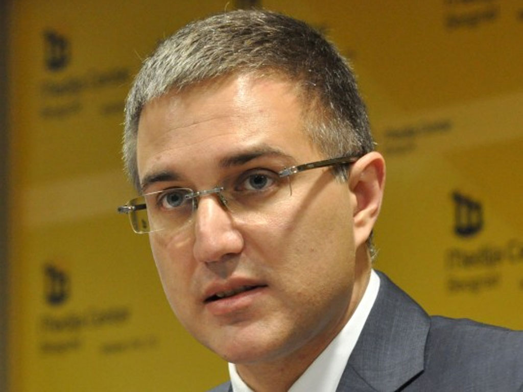Nebojša Stefanović, ministar odbrane - Biografija