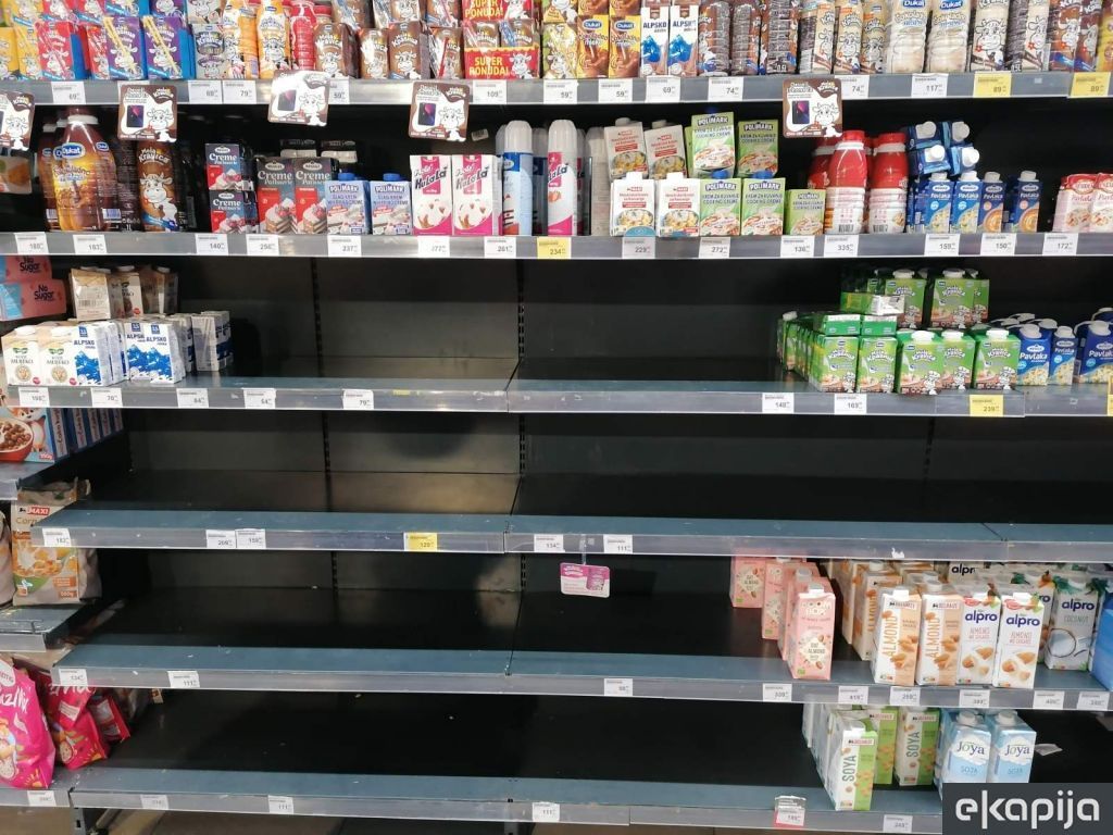 Nestašica mleka u Srbiji izazvana katastrofalnim položajem proizvođača, ugrožene i mlekare - Neće biti ni junećeg mesa?
