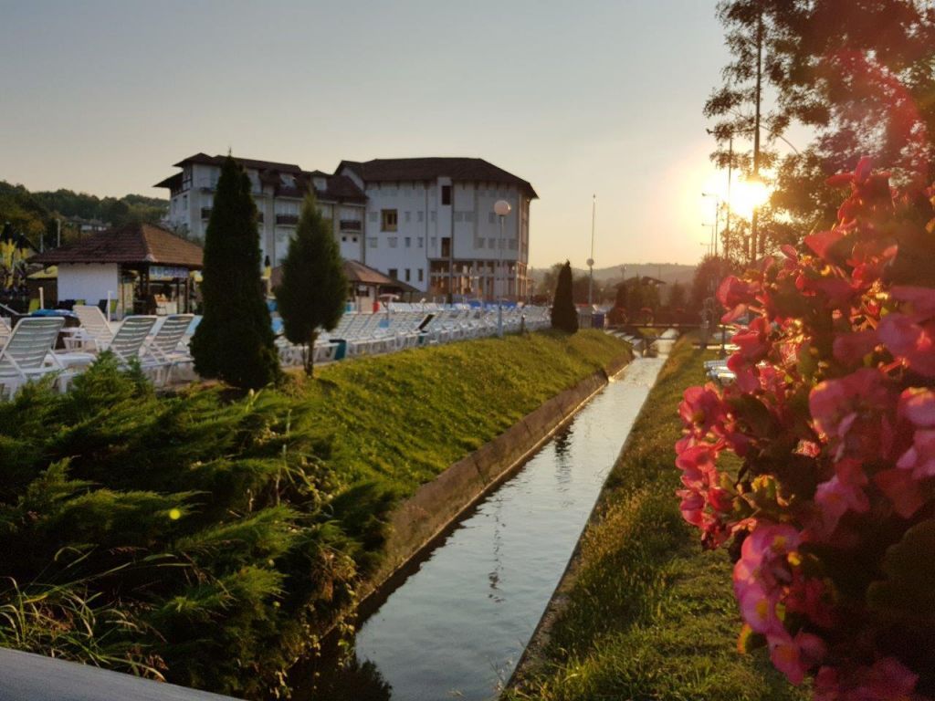 Kompleks Nova Banja Vrujci proširio kapacitete, u planu i gradnja wellness centra - Turiste na 5 hektara očekuju novi smeštaj, restoran, akva park i 7 bazena (FOTO)