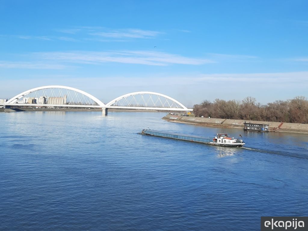 Udruženje lađara: Iz godine u godinu sve opasnija plovidba kroz novosadske mostove