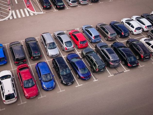 Novi Sad razmišlja o novoj "parking politici" prema investitorima - Veći stan, veći broj parking mesta