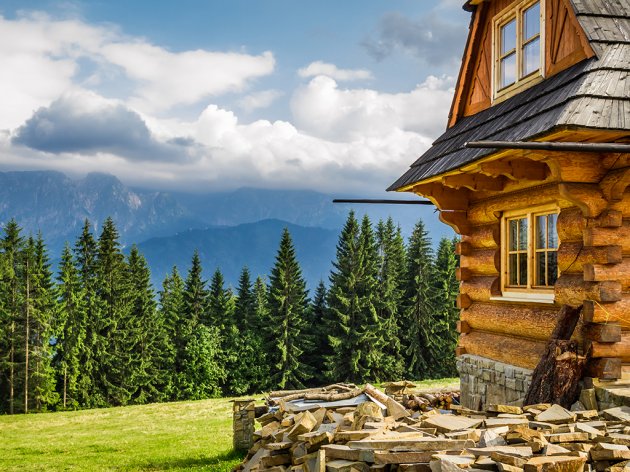 Die Nachfrage nach Ferienhäusern in den Bergen wächst – die Preise sind mancherorts um bis zu 40 % gestiegen
