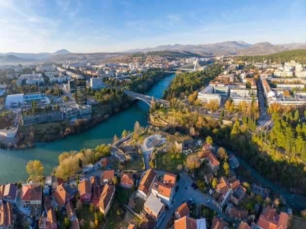 Cijene nekretnina u Crnoj Gori i dalje visoke - Kupci iz inostranstva oblikuju domaće tržište