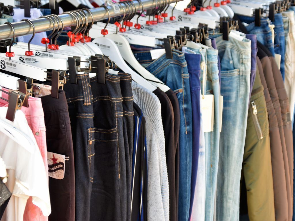 Bačena odjeća akumulira se na deponijama - Kako industrija brze mode utiče na zagađenje?