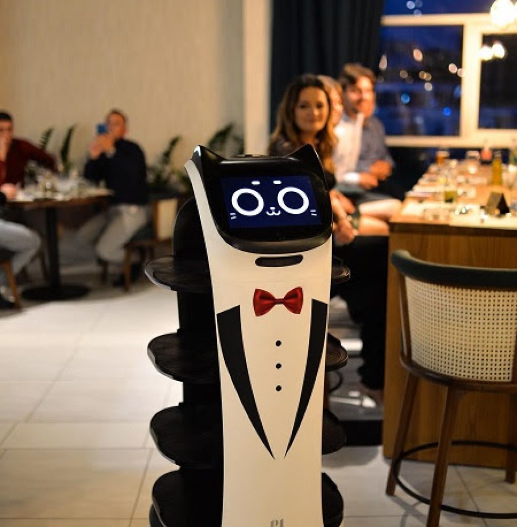 Futuristički restorani u BiH - Roboti konobari unaprijedili iskustvo gostiju i uvećali prihode i do 250%