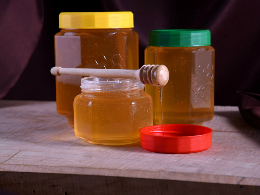 Tehnoplast Gligorijević pčelarima obezbeđuje kvalitetnu opremu, pribor i ambalažu - Laka upotreba, uz uštedu vremena i novca (FOTO)