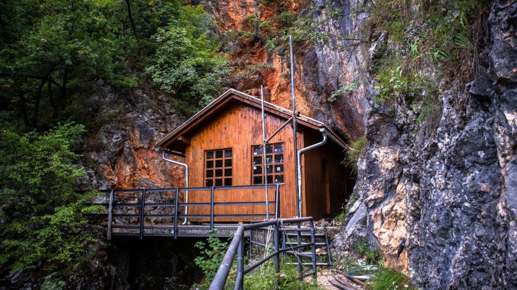 Lukavačka firma Menadžer počela sanaciju Titove pećine u Drvaru