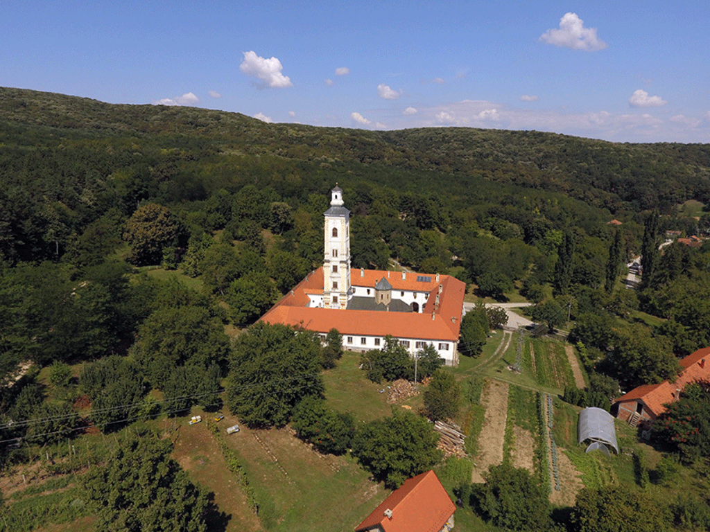 Kulturno blago fruškogorskih manastira izloženo u Gradskoj biblioteci u Novom Sadu