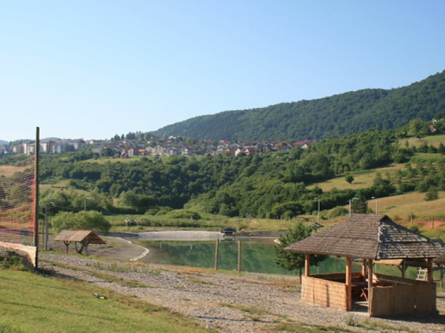 Traži se izvestitor za sportsko-rekreacioni centar Jezero u Vlasenici - Planirana izgradnja vidikovaca, kuća za odmor, sportskih terena i golf kompleksa