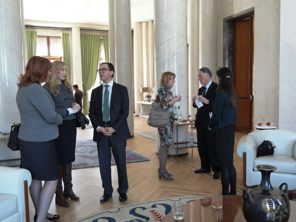 Ručak u čast žena iz privrede u Ambasadi Francuske u Beogradu