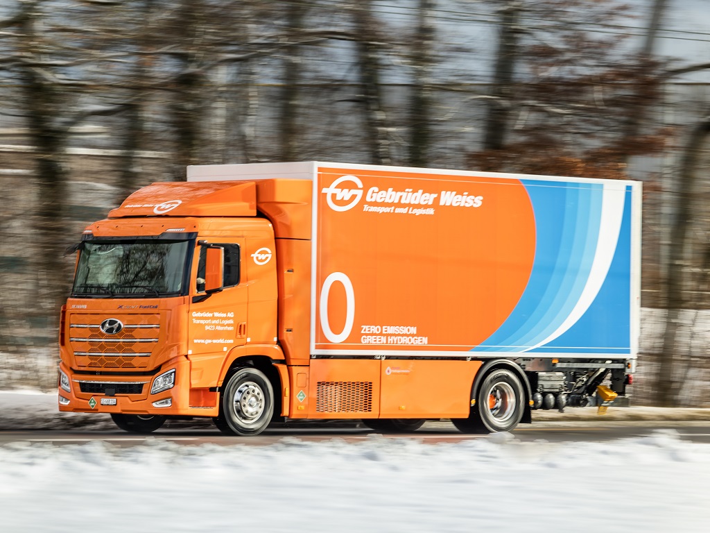 The hydrogen truck is designed to carry around 25 tons of goods and has a range of around 600 kilometers
