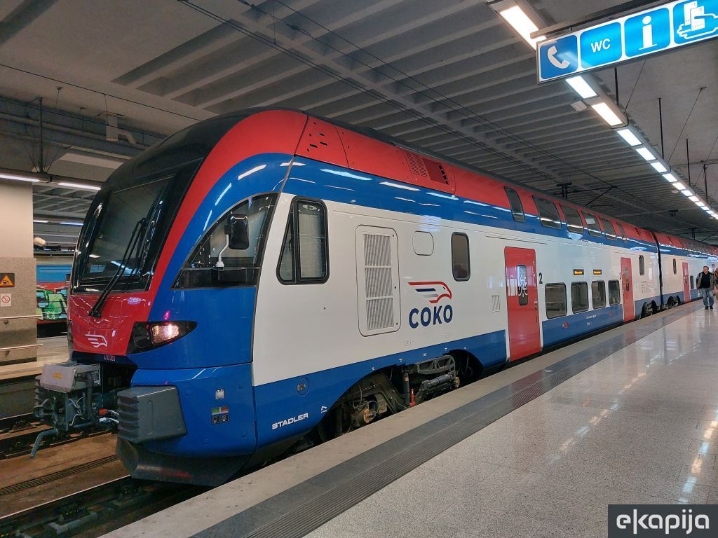Zug nach Novi Sad schlecht angebunden an die öffentlichen Verkehrsmittel am Bahnhof Belgrad-Zentrum, Prokop