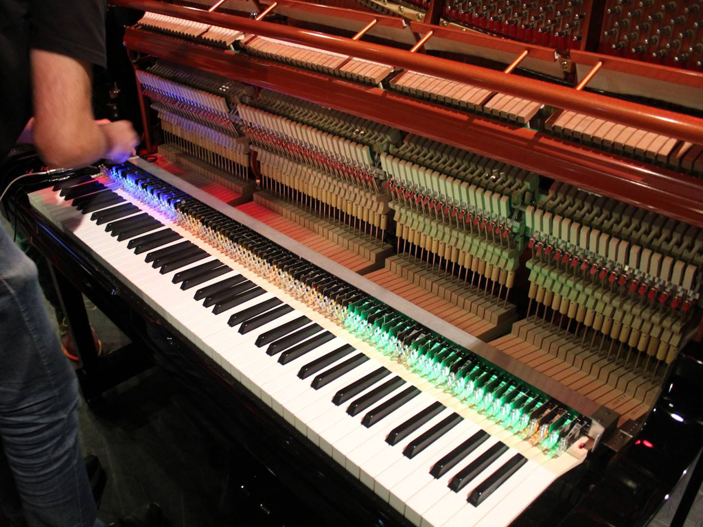 Hybrid-Klavier wurde vollständig von Ingenieuren aus Serbien entwickelt