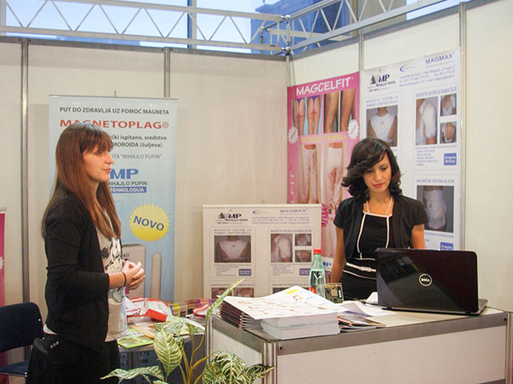 Jelena Vasiljevic, on the right, atthe stand of the Mihajlo Pupin Institute, at the Fair of medicine andstomatology