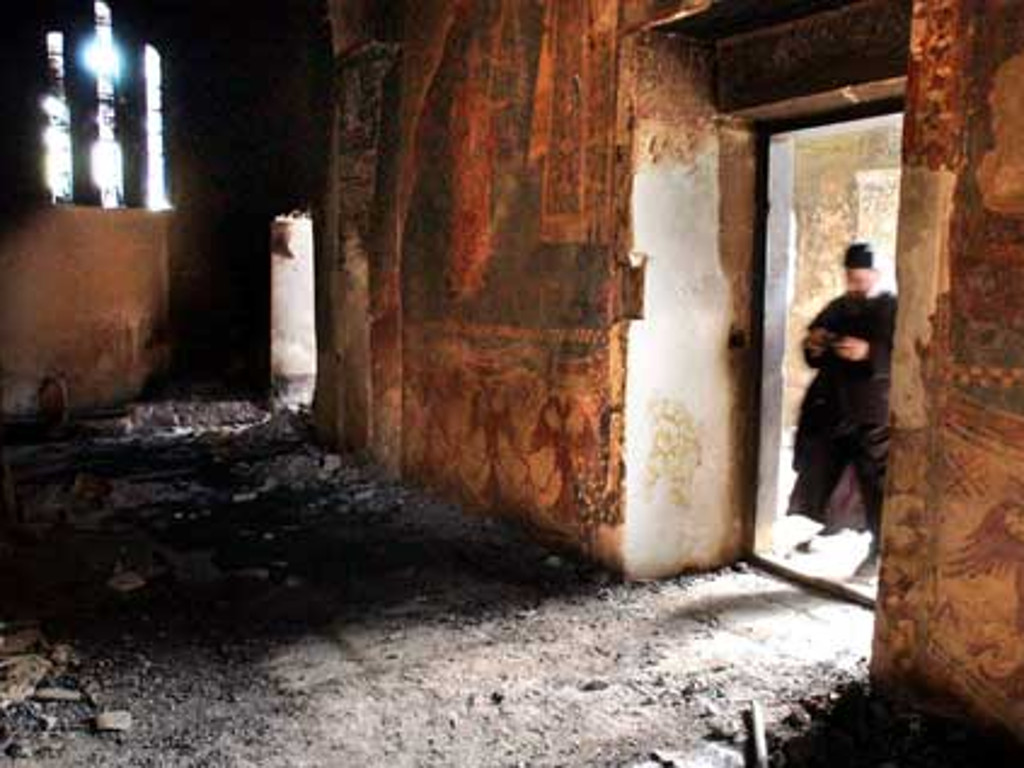Spaljena Crkva Bogorodice Ljeviške u Prizrenu