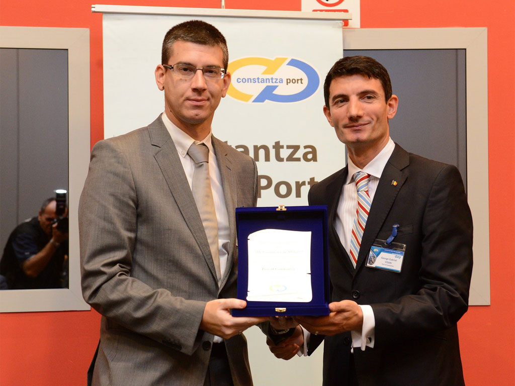 Marko Vrzic received the award on behalf of MK Commerce