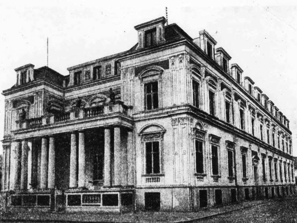 Bibliothek, die am 6. April 1941 von der Luftwaffe bombardiert und zerstört wurde