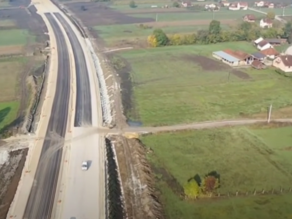 Bauarbeiten am Autobahnabschnitt Preljina - Požega