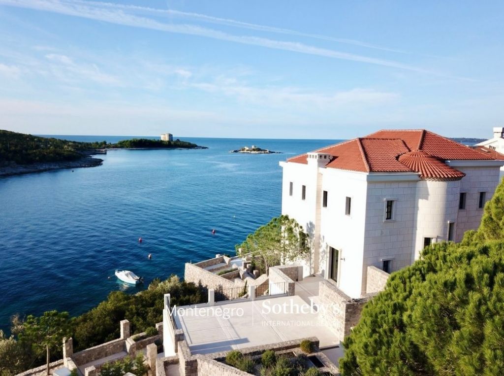 The luxurious Mirišta villa, whose architectural design and aesthetics are based on coastal architecture and Venetian classicism